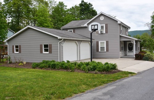 Hopewell Casa | Yellow Creek Cottage ubicado con vistas a Yellow Creek y cerca del lago Raystown.