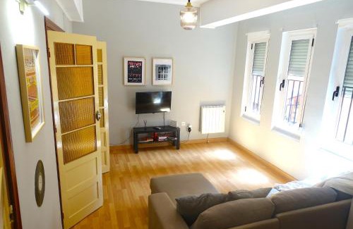 Ponferrada Apartamento | Yellow Door 2