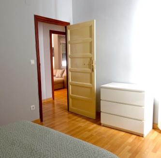 Ponferrada Apartamento | Yellow Door 2
