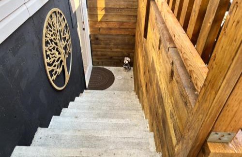 Campbell River Casa | Yellow Door Suite