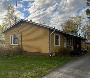 Kemi Apartamento | Yellow dream house - 3 min from highway, sauna, big private parking