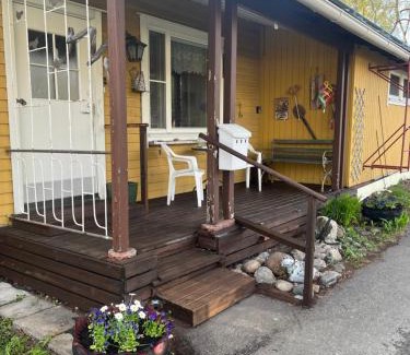 Kemi Apartamento | Yellow dream house - 3 min from highway, sauna, big private parking