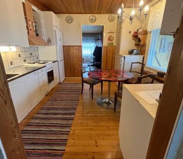 Kemi Apartamento | Yellow dream house - 3 min from highway, sauna, big private parking