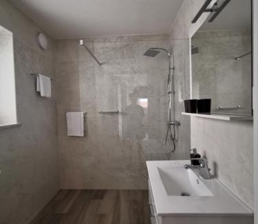 Postojna Casa | Yellow Dreamhouse