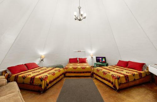 New Braunfels Casa | Yellow Flower - Tipi 5