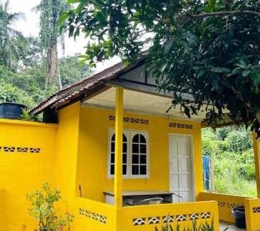 Kuala Rompin Casa | yellow homestay