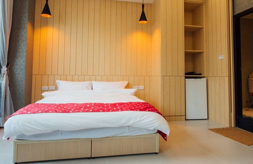 East District Casa | Yellow Kite