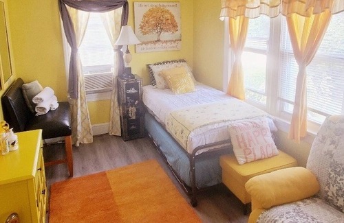 Dover Casa | Yellow Rm Dover-Del State, Bayhealth- Dov Base