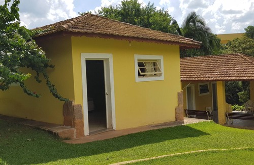 Braganca Paulista Casa | Granja de techo amarillo en Bragança Paulista