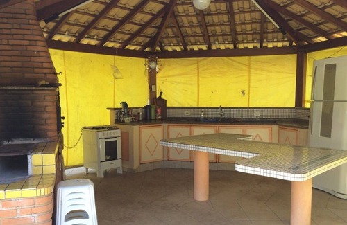 Braganca Paulista Casa | Granja de techo amarillo en Bragança Paulista