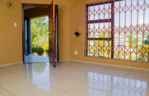 Mbabane Cama Y Desayuno | Yellow Rose B&B