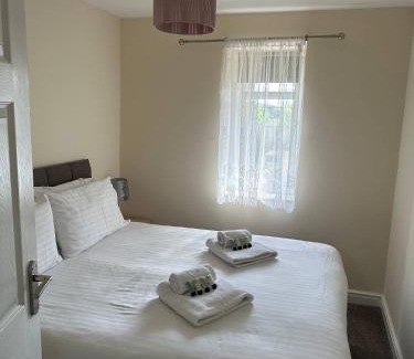 Stroud Apartamento | Yellow Sunflowers Flat In Stroud