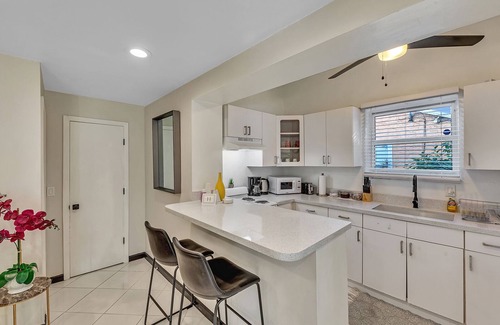 Parkside Condominio | YELLOW SUNSHINE DREAM
