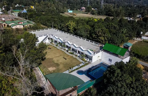 Ramnagar Complejo | Yellow Tail by Puggles Resorts