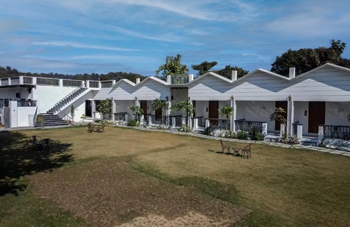 Ramnagar Complejo | Yellow Tail by Puggles Resorts