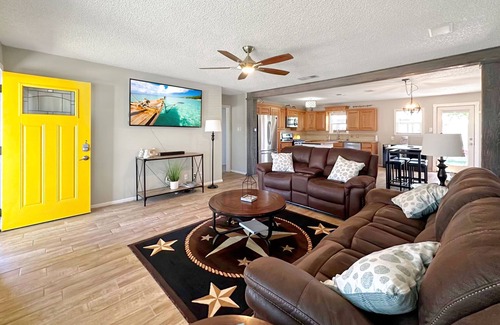 San Angelo Casa | Yellow Texas Star House next to Goodfellow AFB
