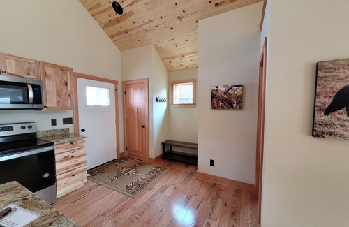Gardiner Casa | Yellowstone Beauty Overlooking Yellowstone River BRAND NEW Gardiner, MT