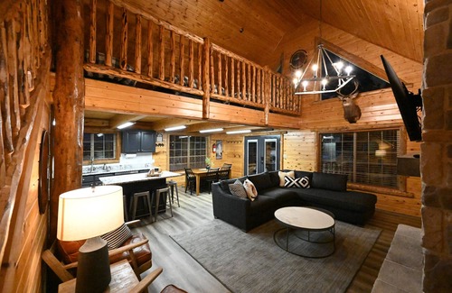 Island Park Cabina | Retiro de la cabina de Yellowstone | Cerca de Yellowstone | 3 habitaciones 1 baño, capacidad para 10