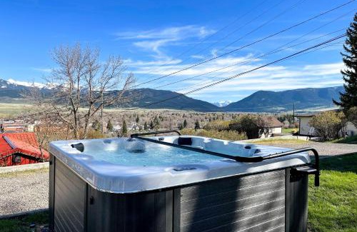 Livingston Casa | Yellowstone Country Family Home with View and Hot Tub