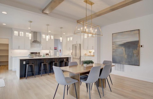 Bozeman Casa | Yellowstone Country Outdoor Adventures, Sleeps 6