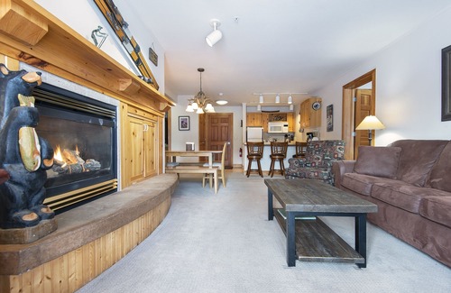 Driggs Condominio | Yellowstone & Grand Teton Parks! On Teton Creek! 3 Hot tubs! Clean & Stocked!