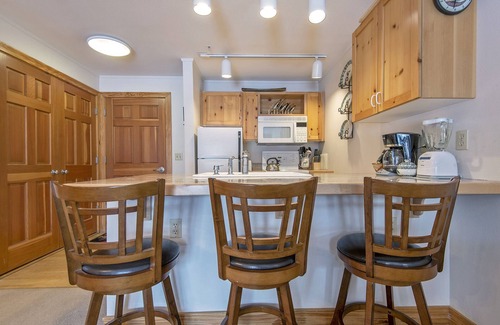 Driggs Condominio | Yellowstone & Grand Teton Parks! On Teton Creek! 3 Hot tubs! Clean & Stocked!
