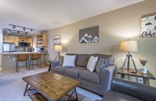 Driggs Condominio | Yellowstone & Grand Teton Parks!3 Community Hot Tubs! Updated, Stocked & Clean!