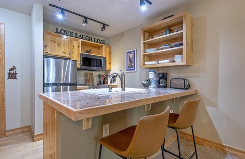 Driggs Condominio | Yellowstone & Grand Teton Parks!3 Community Hot Tubs! Updated, Stocked & Clean!