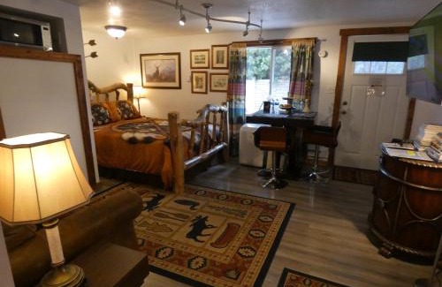 West Yellowstone Hotel | Yellowstone Motel - Adults Only - All rooms have kitchens