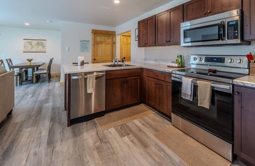 Gardiner Apartamento | Yellowstone Retreat Rentals U3: two blocks from Yellowstone!