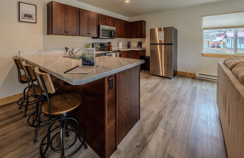 Gardiner Apartamento | Yellowstone Retreat Rentals U3: two blocks from Yellowstone!