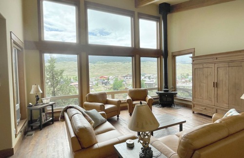 Gardiner Casa | Yellowstone Riverview Cabin - 4BRs w/ Stunning Mountain Views!