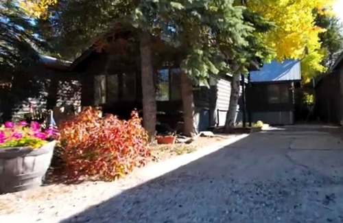 West Yellowstone Cabina | Yellowstone Wildlife Cabins, Cabin in Town - Ofertas de Invierno