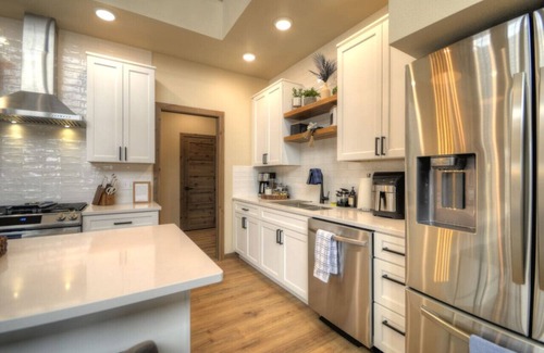 Red Lodge Apartamento | New! 5 BR w/ Rooftop Hot tub