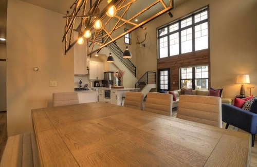 Red Lodge Apartamento | New! 5 BR w/ Rooftop Hot tub