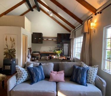 Curry's Post Apartamento | Yellowwoods Farm - POOL COTTAGE (self-catering)