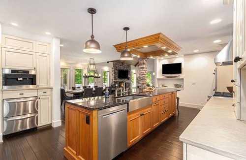 Holland Casa | Yemi's Place: Luxe Macatawa Home, Hot Tub, Fire Pit, Game Room