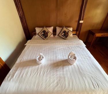 Nong Khiaw Casa | Yensabai Bungalow River view