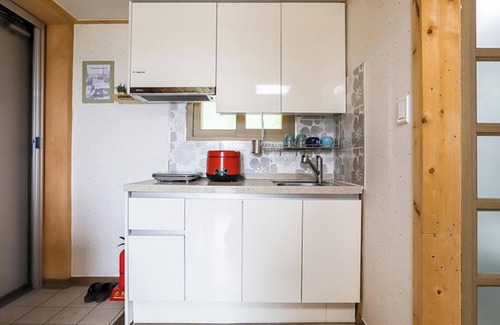 Dolsan-eup Casa | Yeosu Banditbul Hwangto Pension