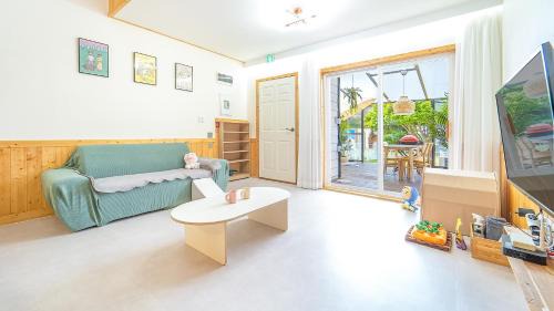 Dolsan-eup Casa | Yeosu Dangdangi Dog Family Pension Gold