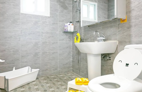 Dolsan-eup Casa | Yeosu Hi Mom Kids Family Pension Black