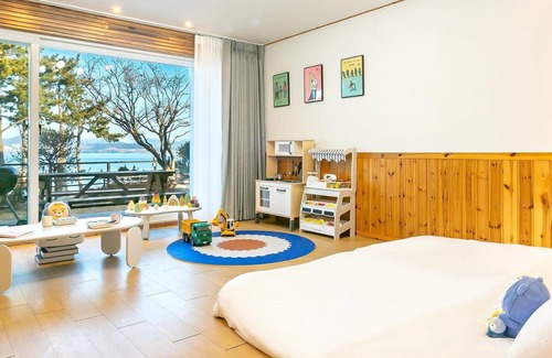 Dolsan-eup Casa | Yeosu Hi Mom Kids Family Pension Black