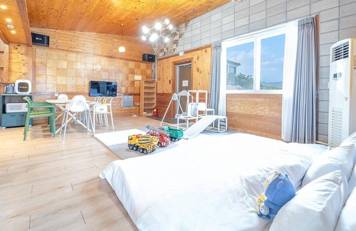 Dolsan-eup Casa | Yeosu Hi Mom Kids Family Pension Black