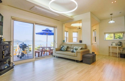 Dolsan-eup Casa | Yeosu L House Pension