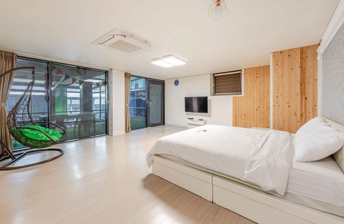 Dolsan-eup Casa | Yeosu Wellstay Pool Villa