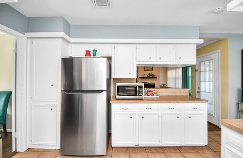 Shenandoah Casa | Yes-pets. Business, medical, shopping, trails, the Woodlands amenities.