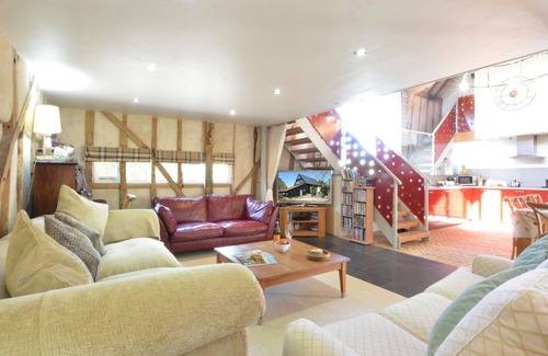 Woodbridge Cabaña | YEW TREE FARM BARN AND STABLE, pet friendly in Framlingham