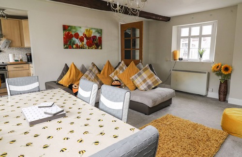 Defynnog Cabaña | YEWTREE COTTAGE, pet friendly in Sennybridge