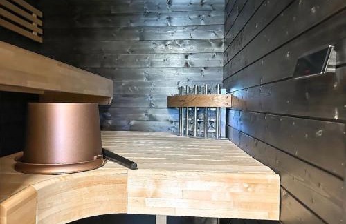 Tahkovuori Casa | Yläkerran asunto parvekkeella ja saunalla