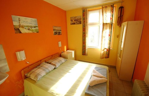 Odesos Hostal | Yo Ho Hostel